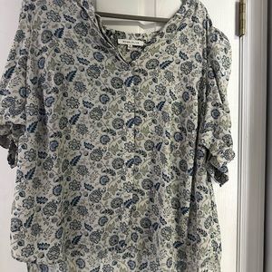 Rise and Olive floral printed shirt with gathered puff sleeve.